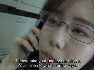 Afeitada japonesa hotwife en teléfono con marido instructs en ¿cómo a placer un actively filming jav director