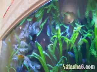 見る 私に 運指 女 上の ザ· aquarium