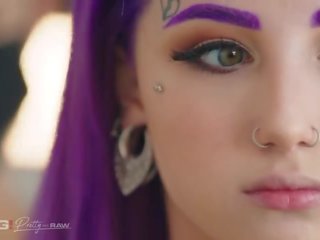 Puikus inked purple plaukai paauglys nori šiurkštus suaugusieji filmas seksas klipai