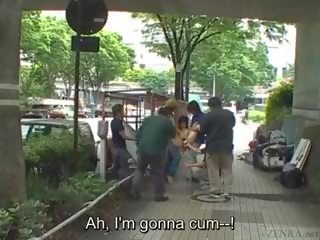 Sottotitolato giapponese av stella nudo nudo in pubblico