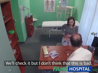 Fakehospital 病人 有 一 的陰戶 查 向上